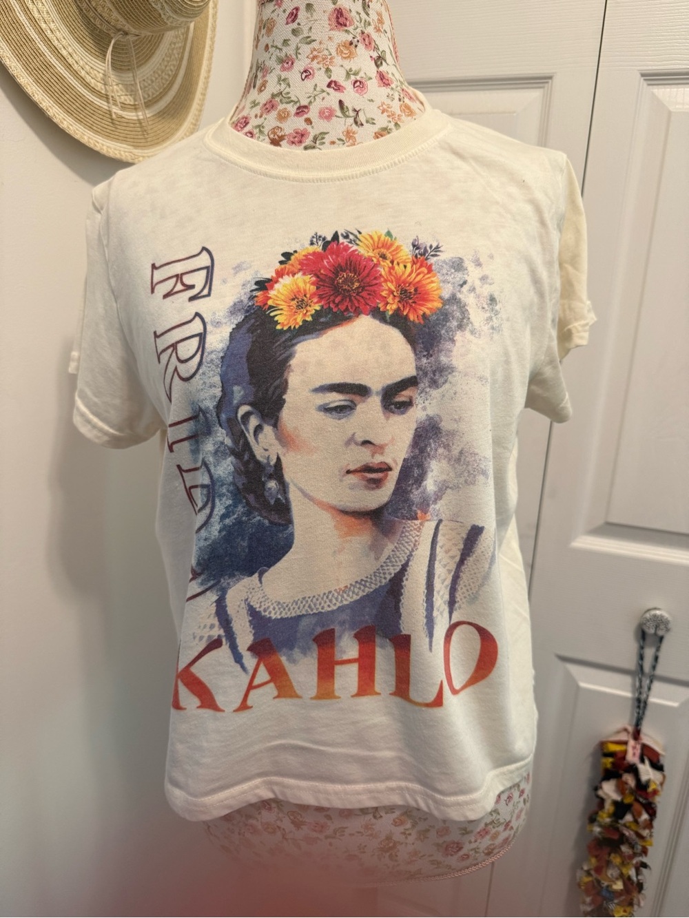 Frida Kahlo Graphic Tee - Cream Floral Portrait